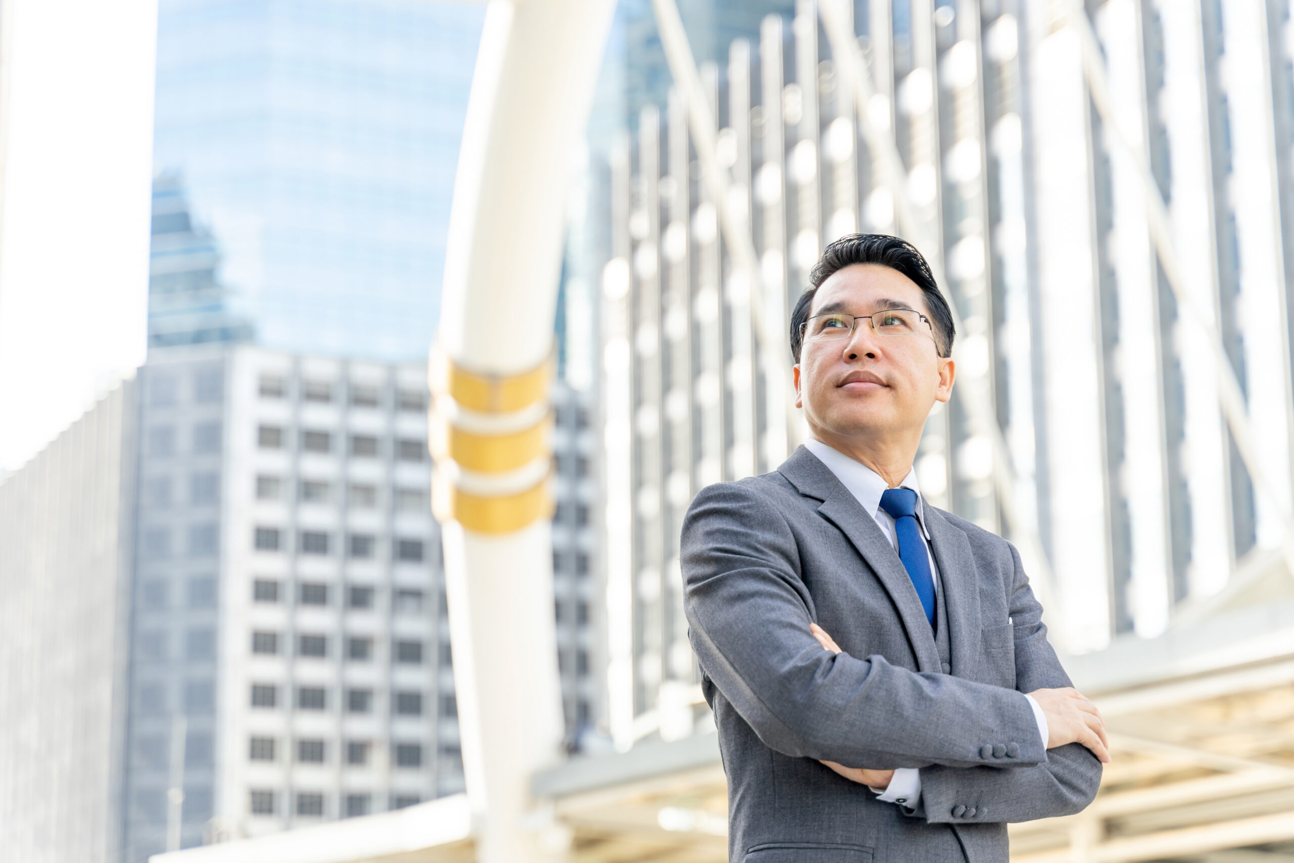 5 เทรนด์สูทผู้ชายที่กำลังมาแรง ในปี 2025